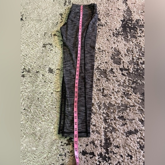 Victoria’s Secret Workout Cropped Leggings - Picture 3 of 3